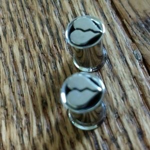 Broken heart tunnel gauges